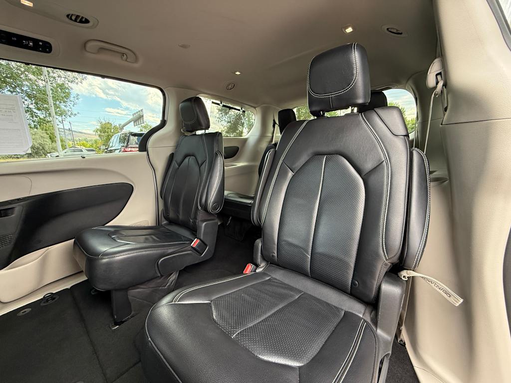 Thumbnail: 2022 Chrysler Pacifica - 9