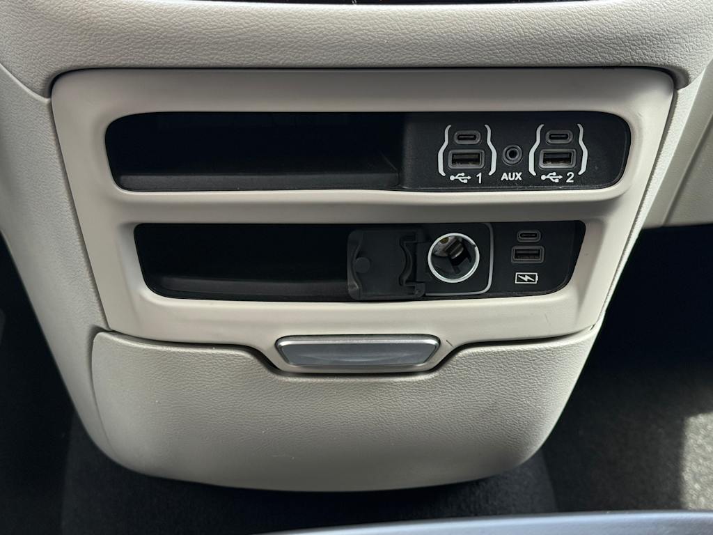 Thumbnail: 2022 Chrysler Pacifica - 20