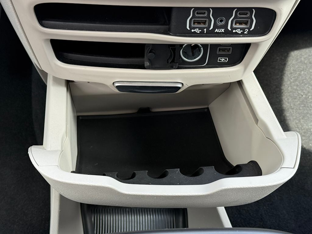 Thumbnail: 2022 Chrysler Pacifica - 21