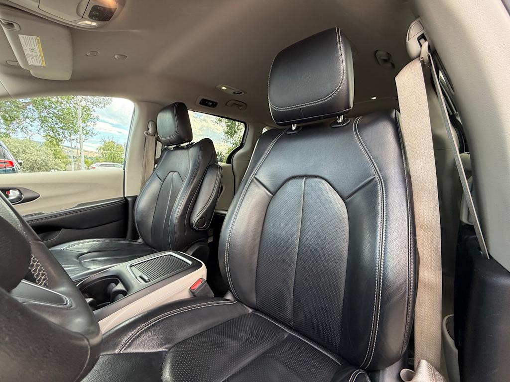 Thumbnail: 2022 Chrysler Pacifica - 8