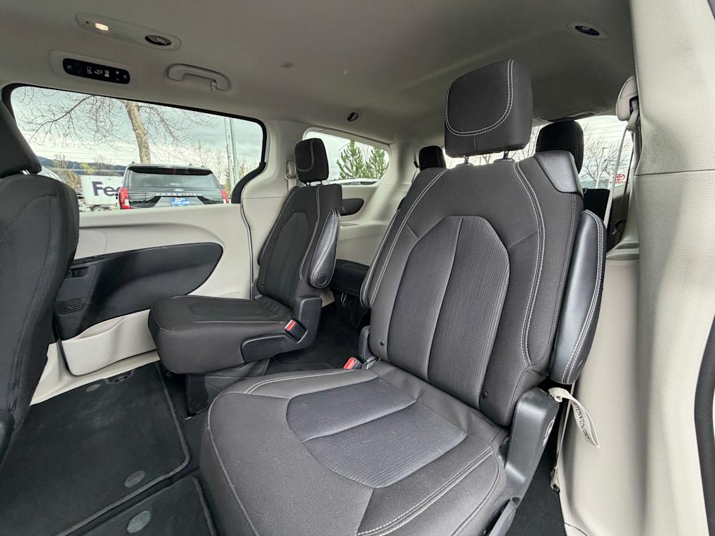 Thumbnail: 2023 Chrysler Voyager - 8
