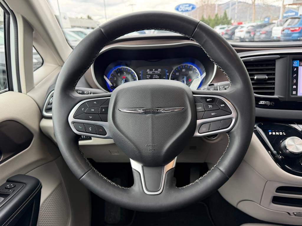 Thumbnail: 2023 Chrysler Voyager - 6