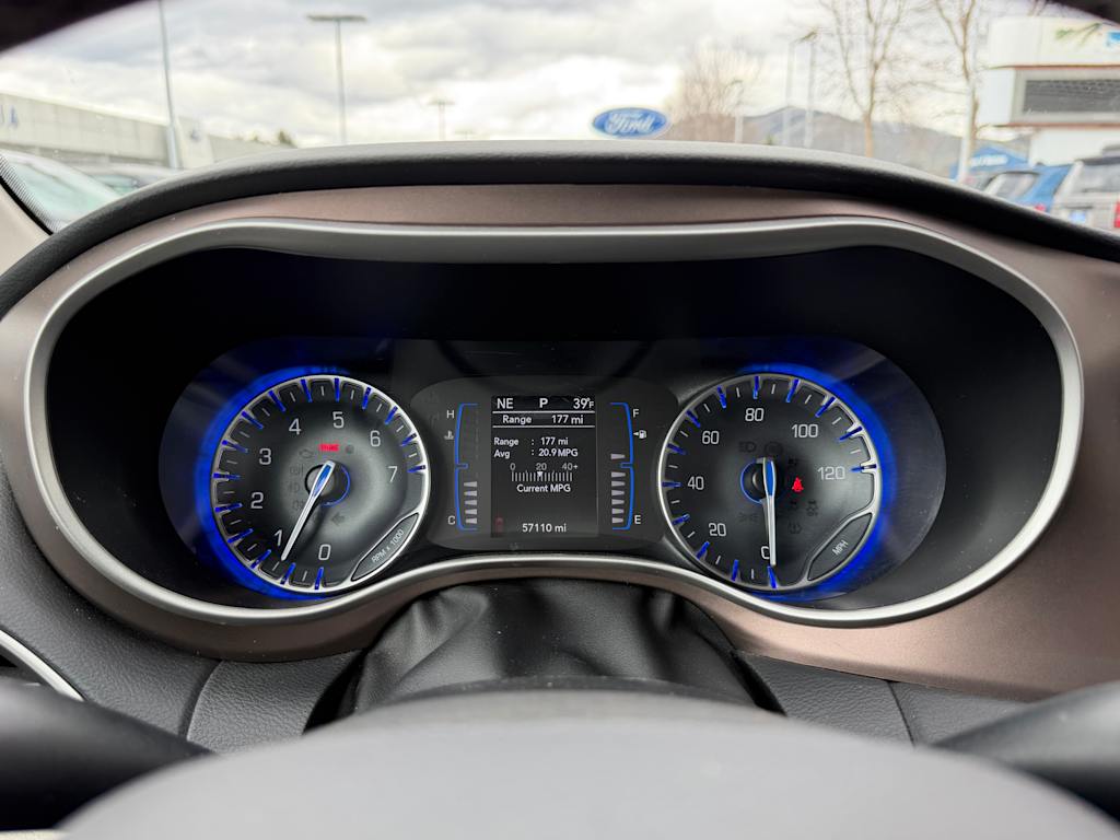 Thumbnail: 2023 Chrysler Voyager - 12