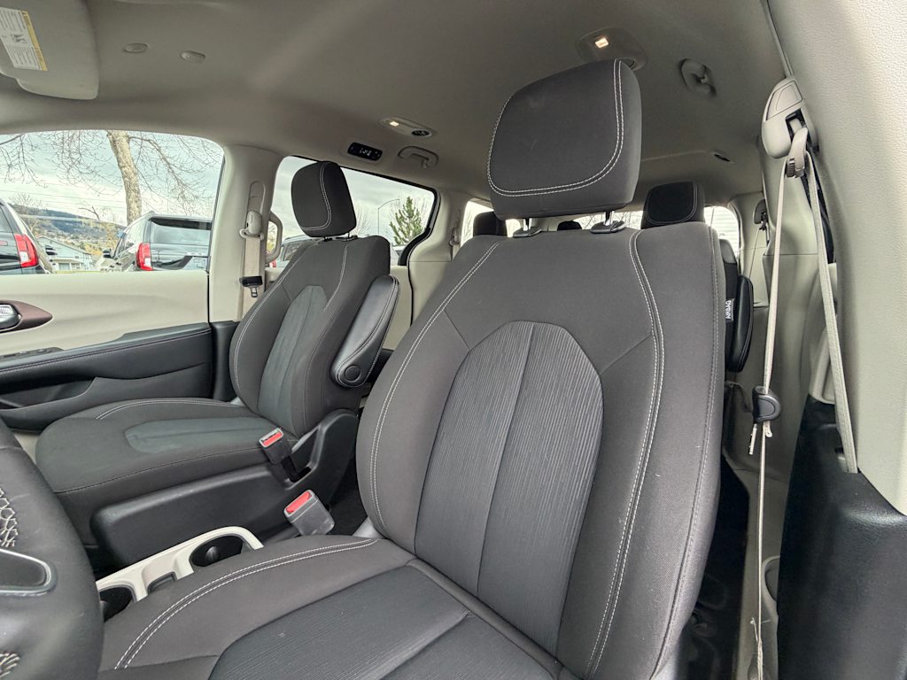 Thumbnail: 2023 Chrysler Voyager - 7