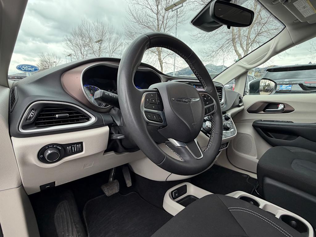 Thumbnail: 2023 Chrysler Voyager - 2