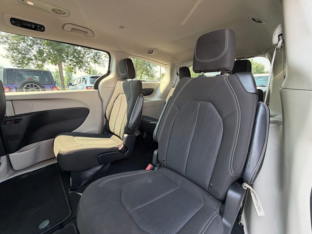 Thumbnail: 2023 Chrysler Voyager - 8