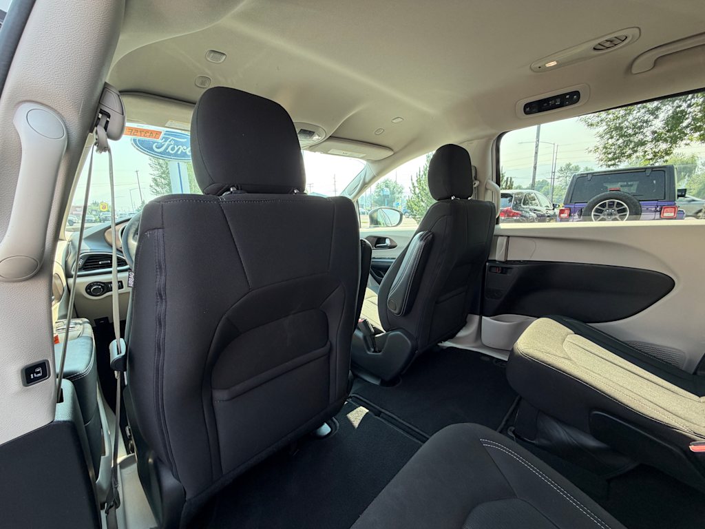 Thumbnail: 2023 Chrysler Voyager - 25