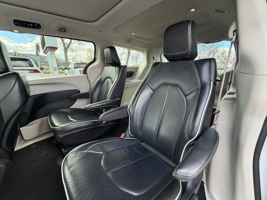 Thumbnail: 2023 Chrysler Pacifica - 8