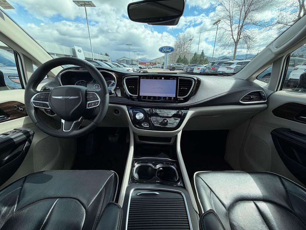 Thumbnail: 2023 Chrysler Pacifica - 9