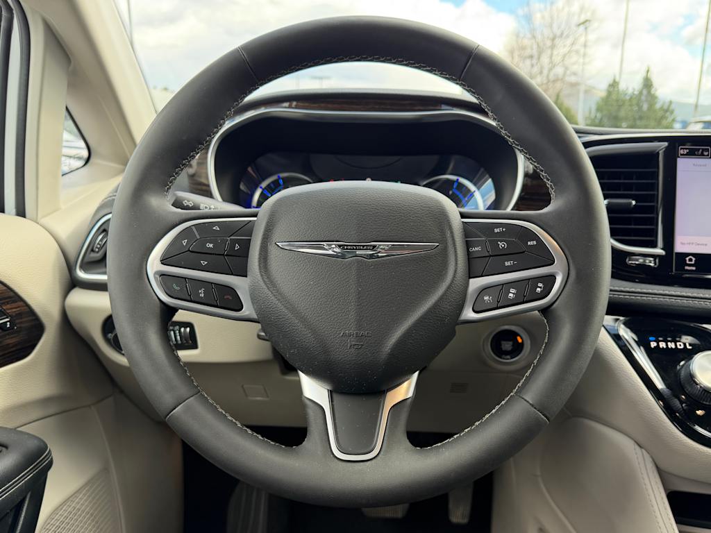 Thumbnail: 2023 Chrysler Pacifica - 6