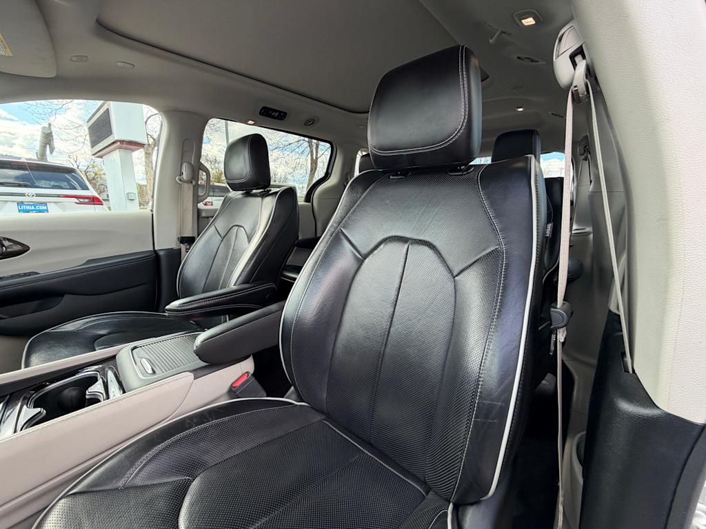 Thumbnail: 2023 Chrysler Pacifica - 7