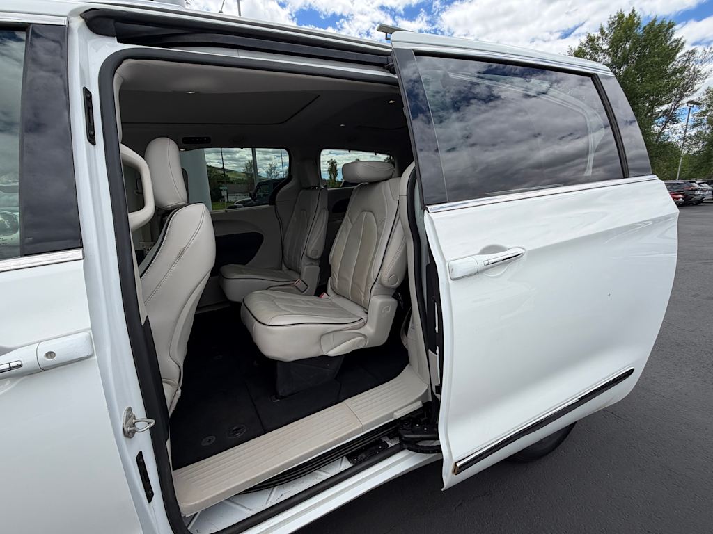 Thumbnail: 2021 Chrysler Pacifica - 26