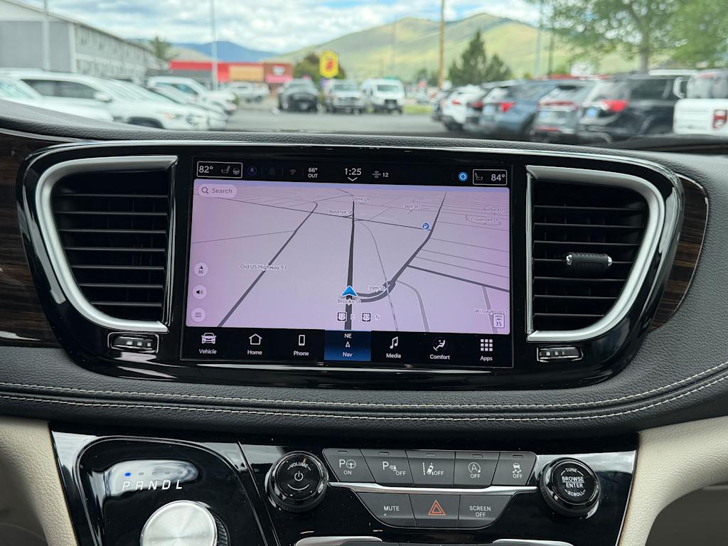 Thumbnail: 2021 Chrysler Pacifica - 11