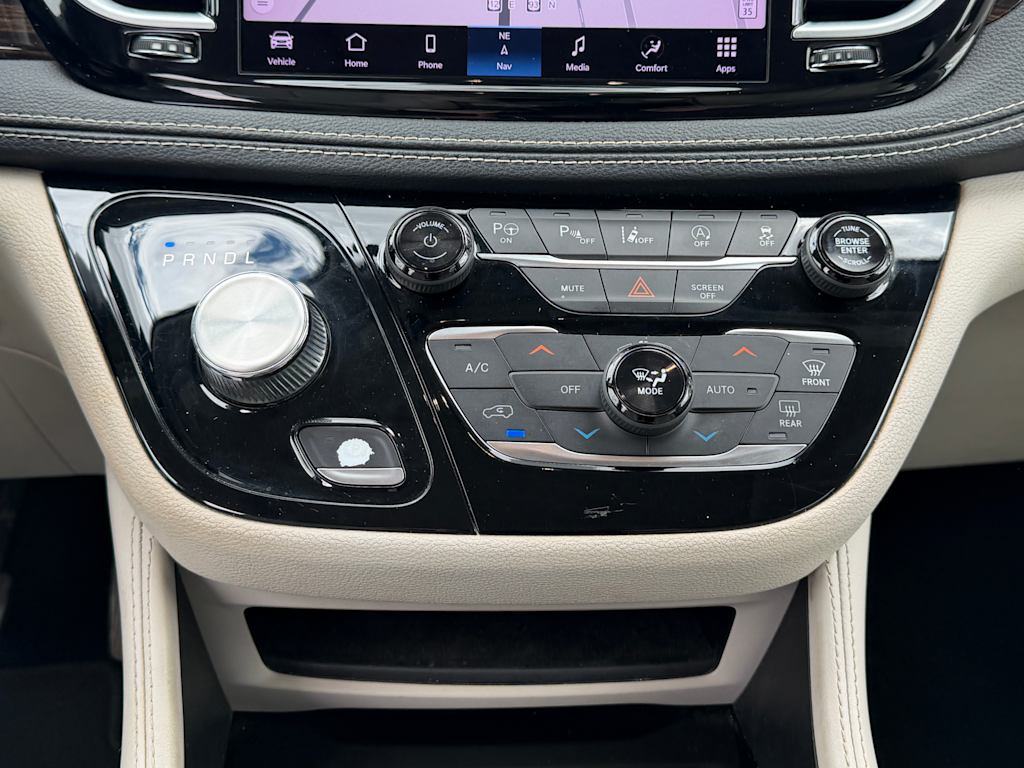 Thumbnail: 2021 Chrysler Pacifica - 21