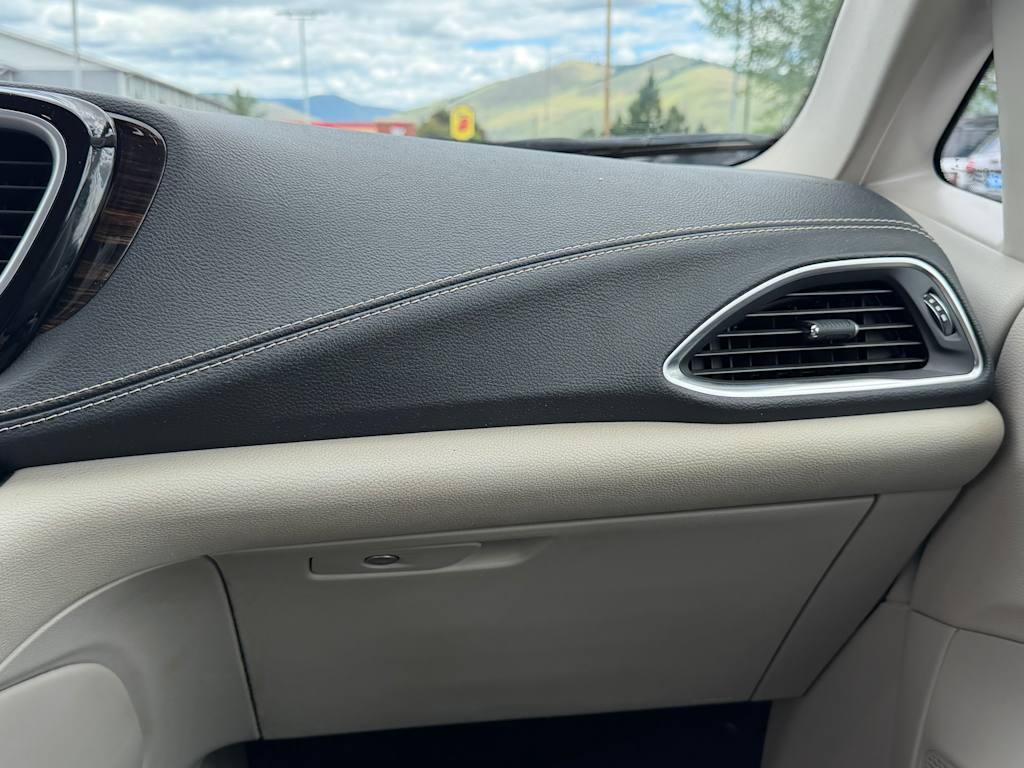 Thumbnail: 2021 Chrysler Pacifica - 25