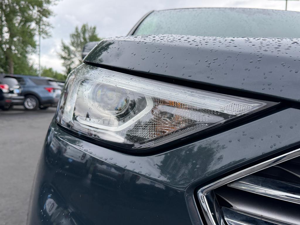 Thumbnail: 2019 Ford Edge - 17