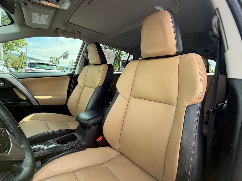 Thumbnail: 2017 Toyota RAV4 - 8