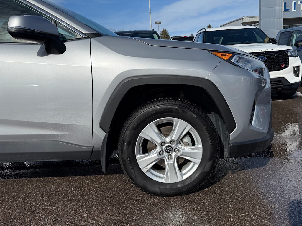2019 Toyota RAV4 XLE 6