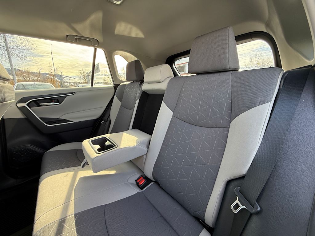 2019 Toyota RAV4 XLE 26