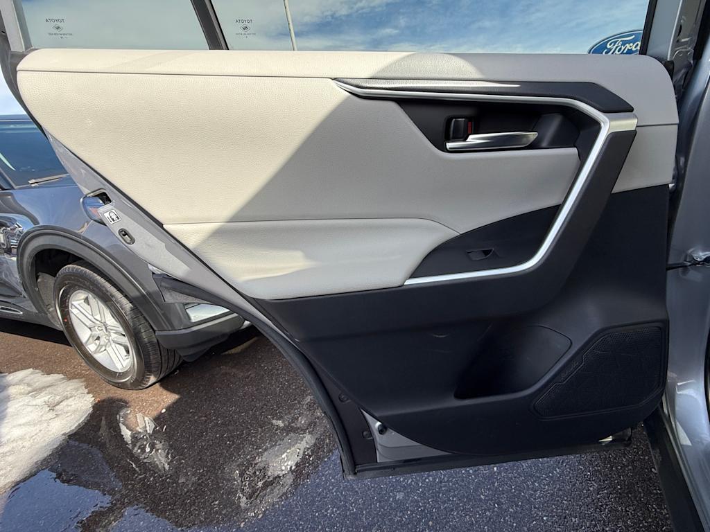 2019 Toyota RAV4 XLE 21