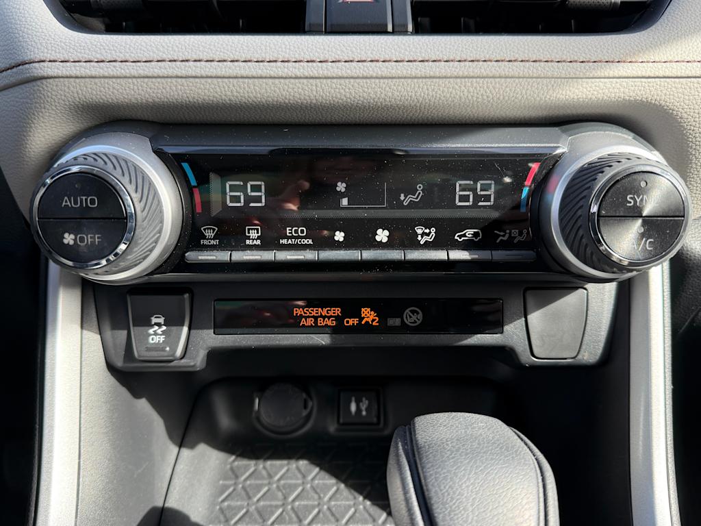 2019 Toyota RAV4 XLE 22