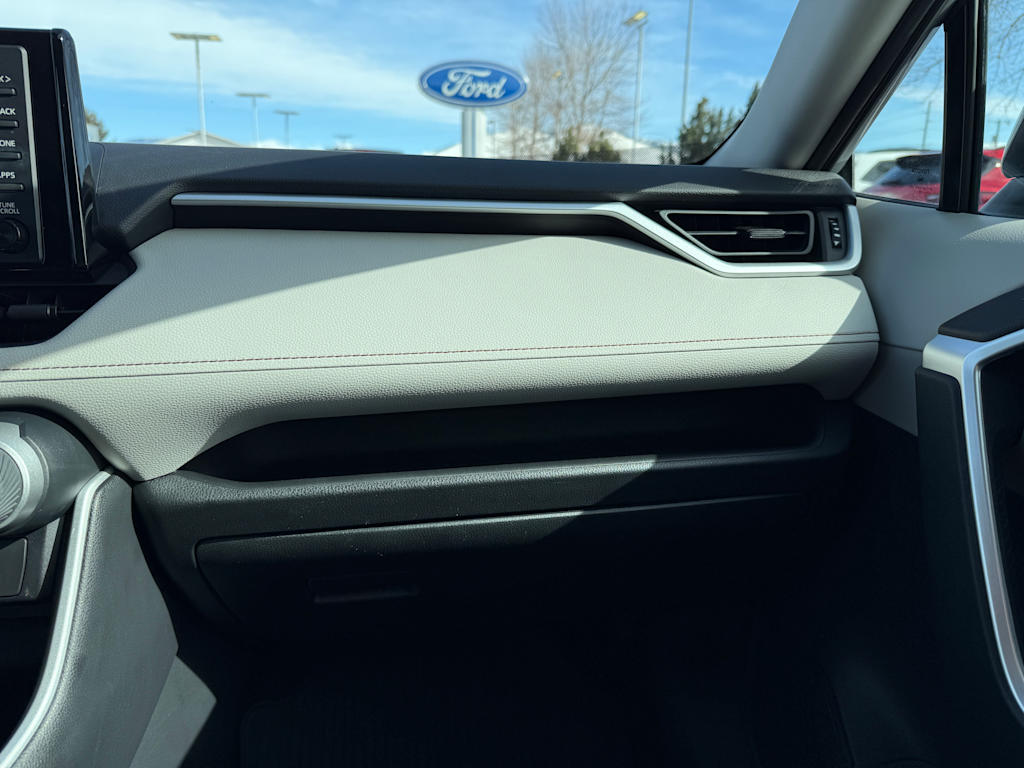 2019 Toyota RAV4 XLE 24