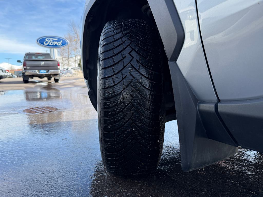 2019 Toyota RAV4 XLE 16