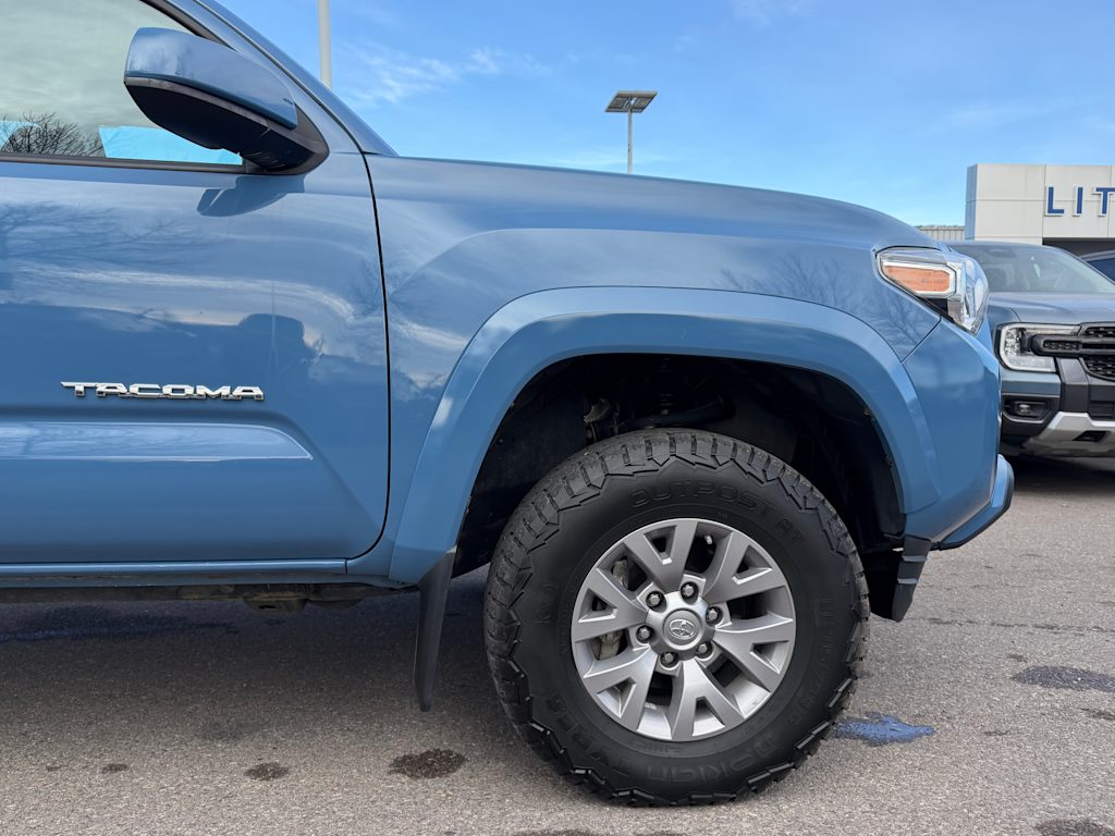 Thumbnail: 2019 Toyota Tacoma - 8