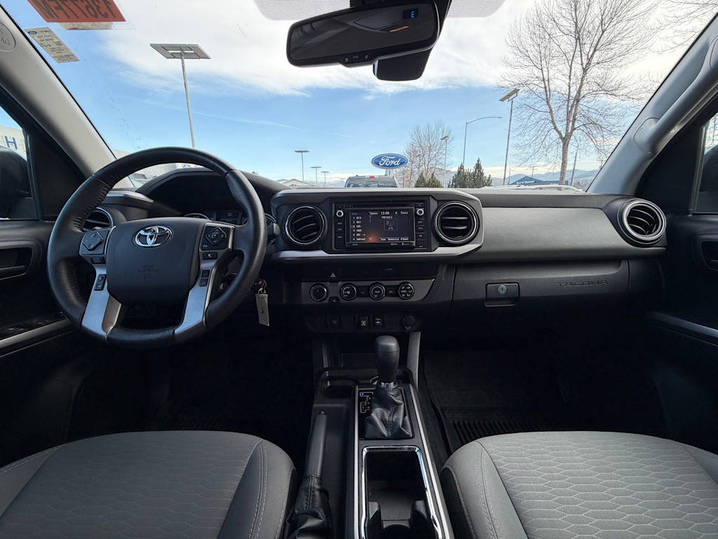 Thumbnail: 2019 Toyota Tacoma - 12