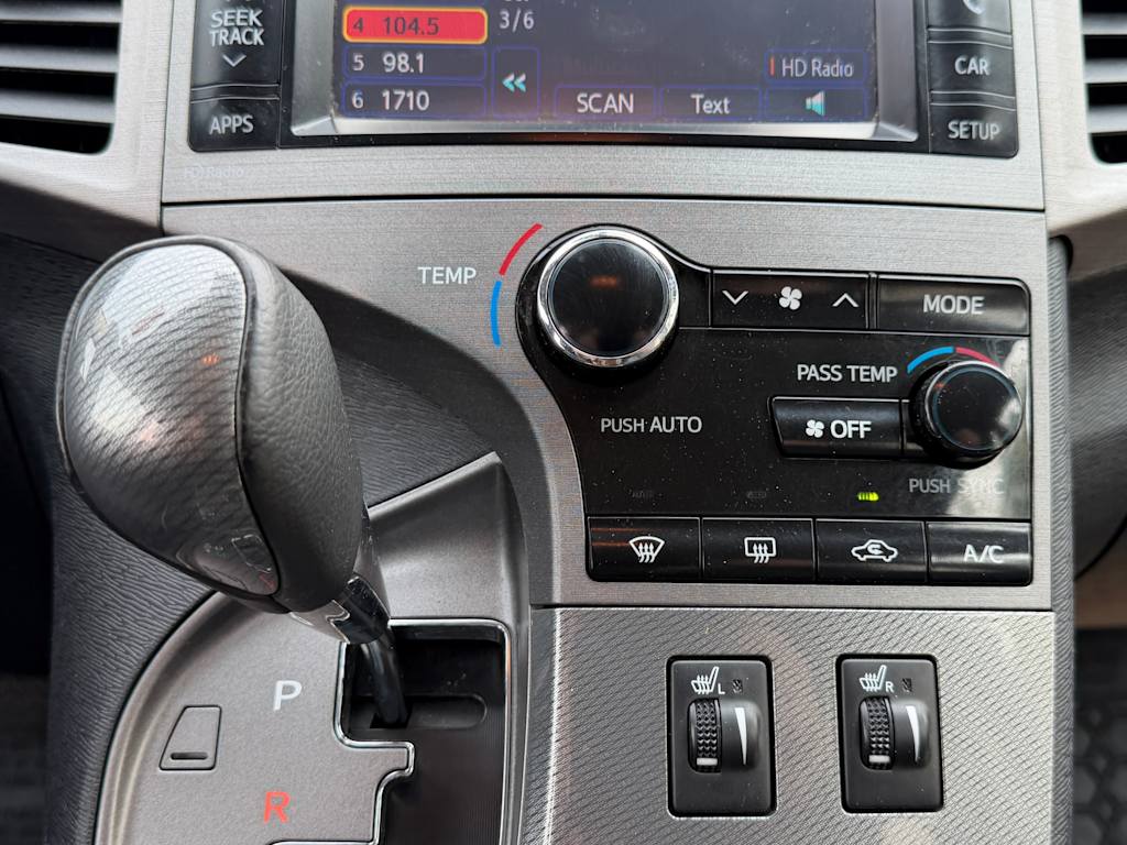 Thumbnail: 2014 Toyota Venza - 22