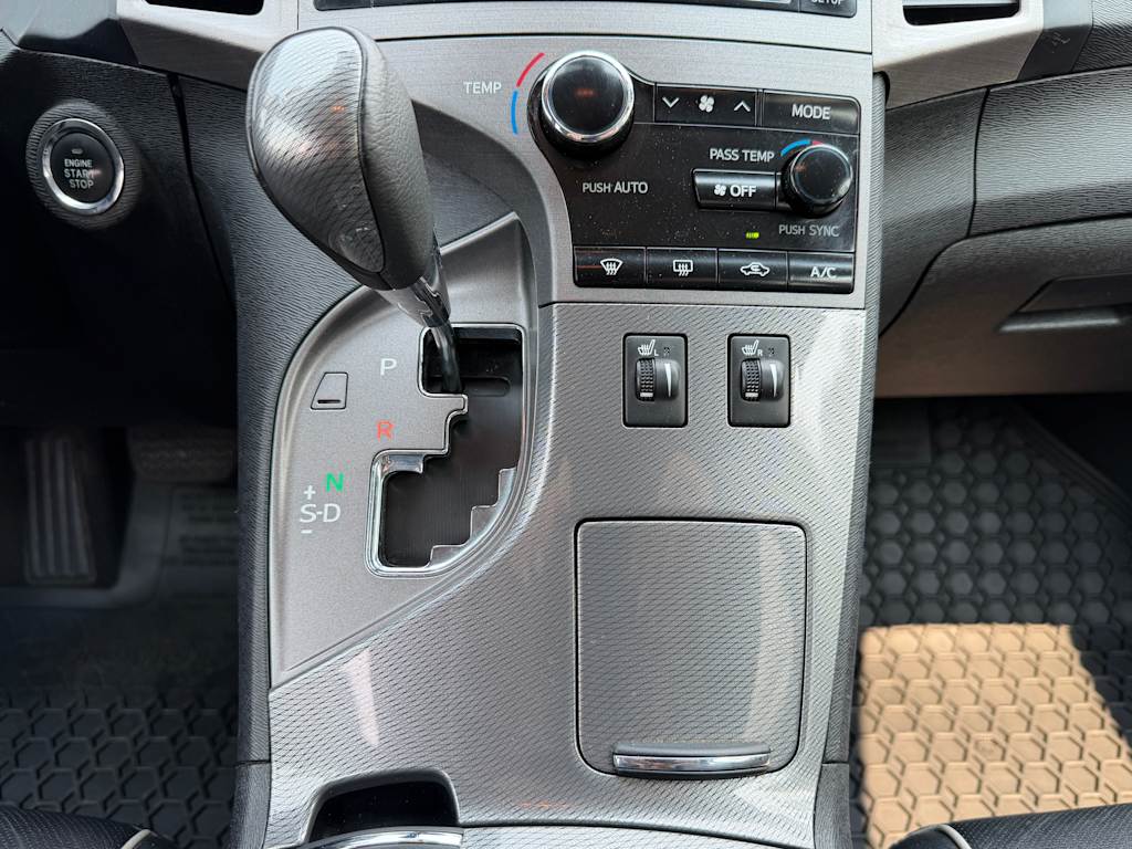Thumbnail: 2014 Toyota Venza - 12