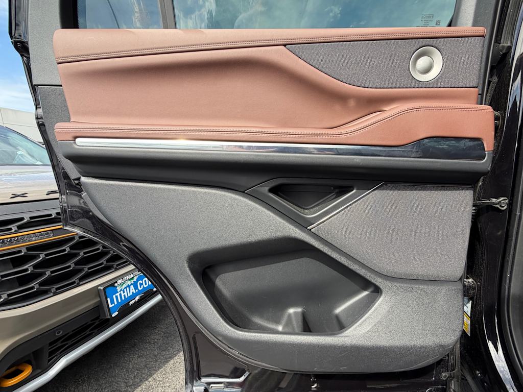 Thumbnail: 2025 Lincoln Navigator - 25