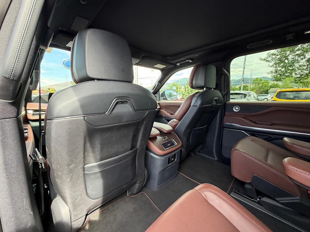 Thumbnail: 2025 Lincoln Navigator - 26