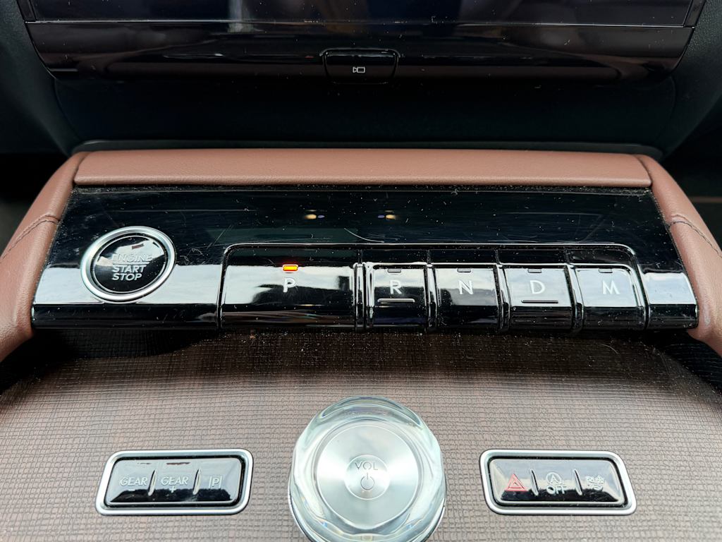 Thumbnail: 2025 Lincoln Navigator - 21