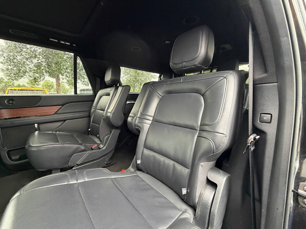 Thumbnail: 2024 Lincoln Navigator L - 9