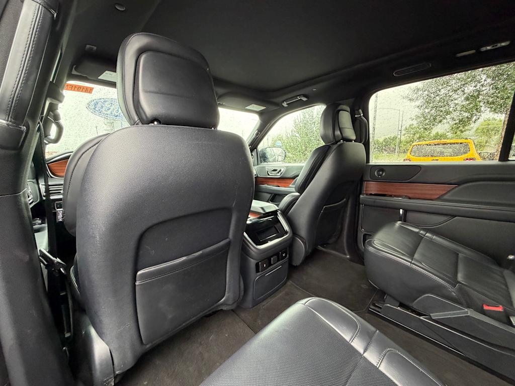 Thumbnail: 2024 Lincoln Navigator L - 28