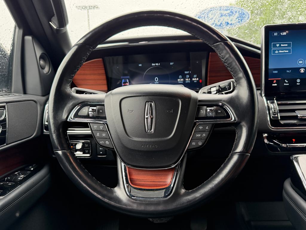 Thumbnail: 2024 Lincoln Navigator L - 6