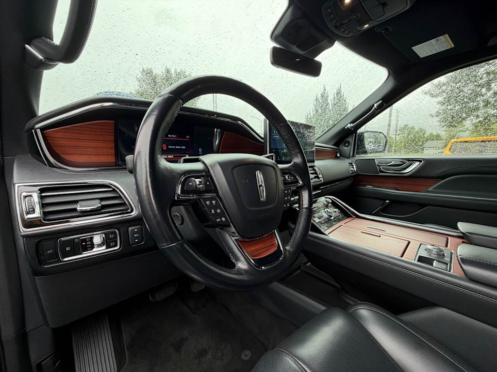 Thumbnail: 2024 Lincoln Navigator L - 2