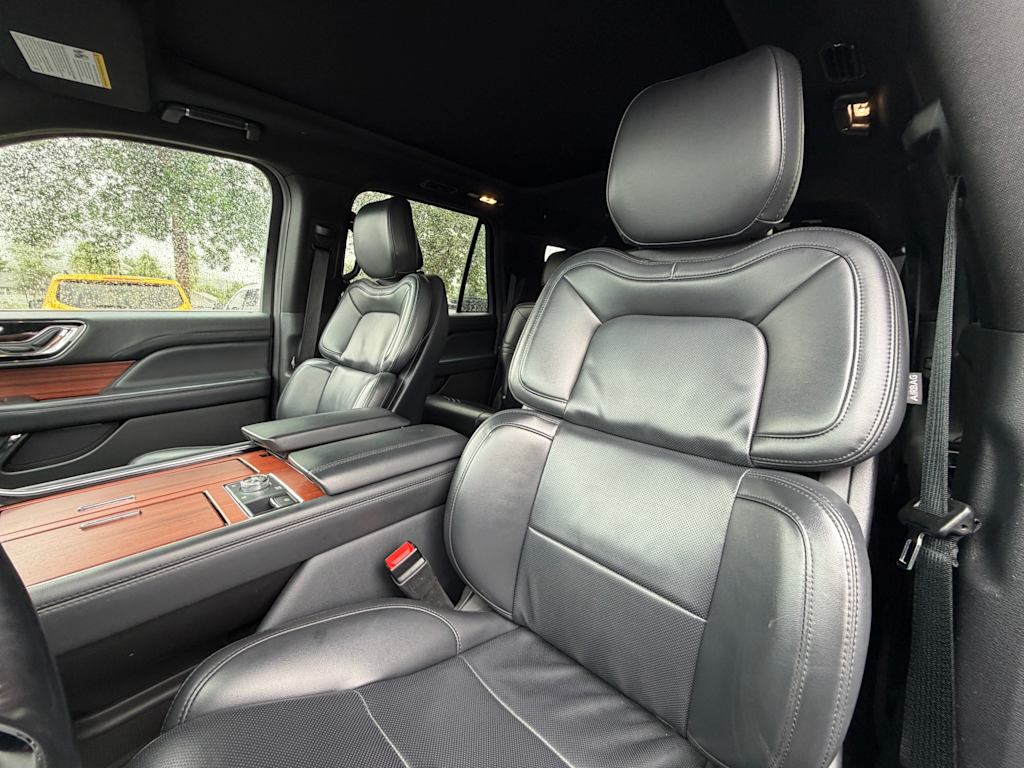 Thumbnail: 2024 Lincoln Navigator L - 7