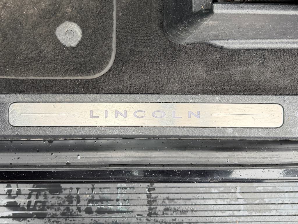 Thumbnail: 2024 Lincoln Navigator L - 21
