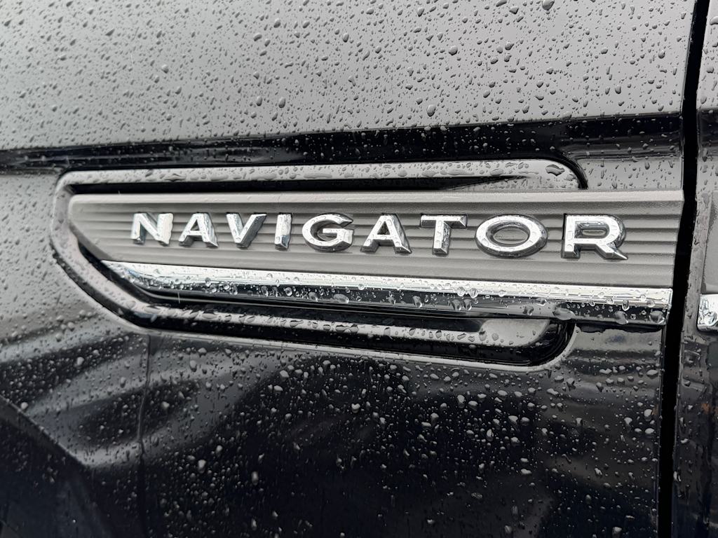 Thumbnail: 2024 Lincoln Navigator L - 30