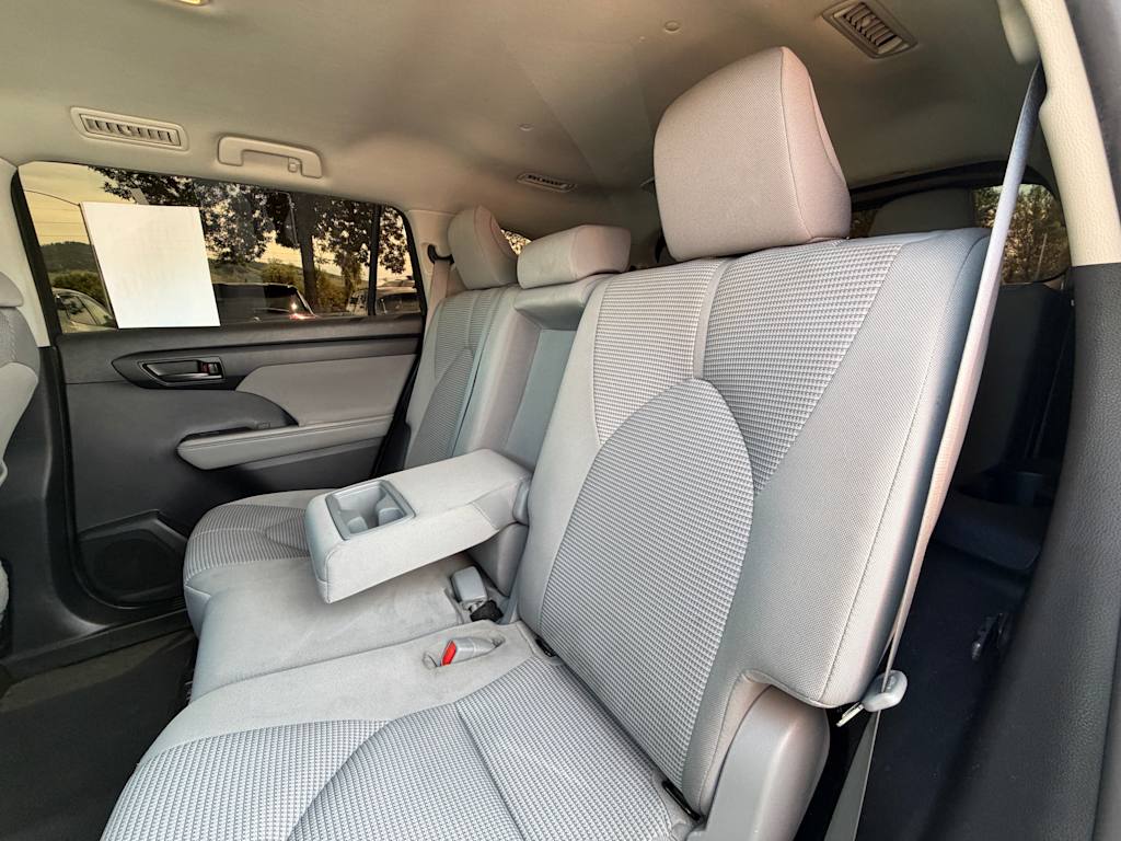 Thumbnail: 2021 Toyota Highlander - 25