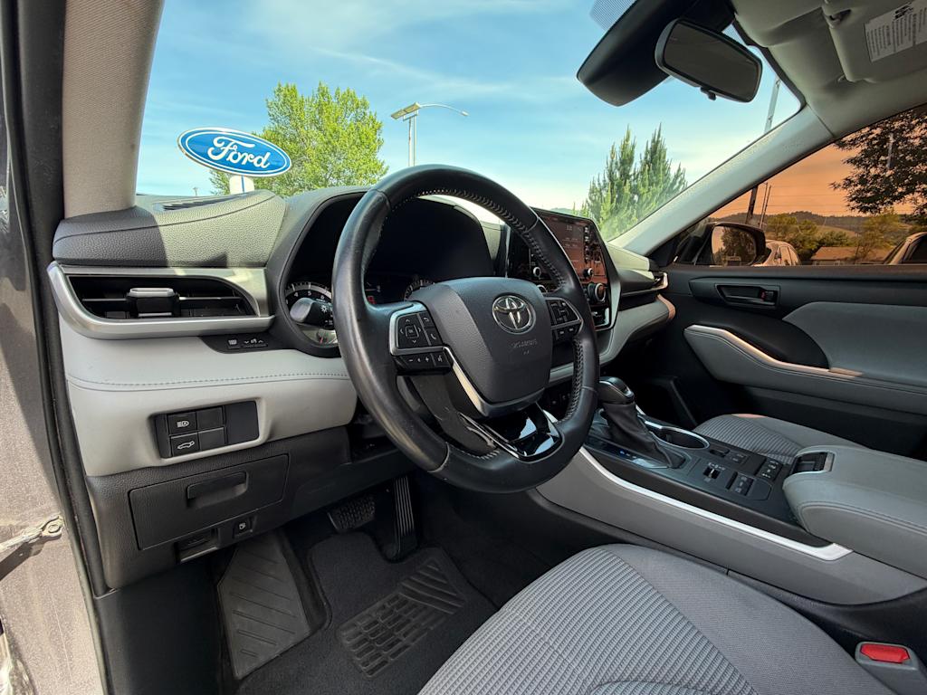 Thumbnail: 2021 Toyota Highlander - 2