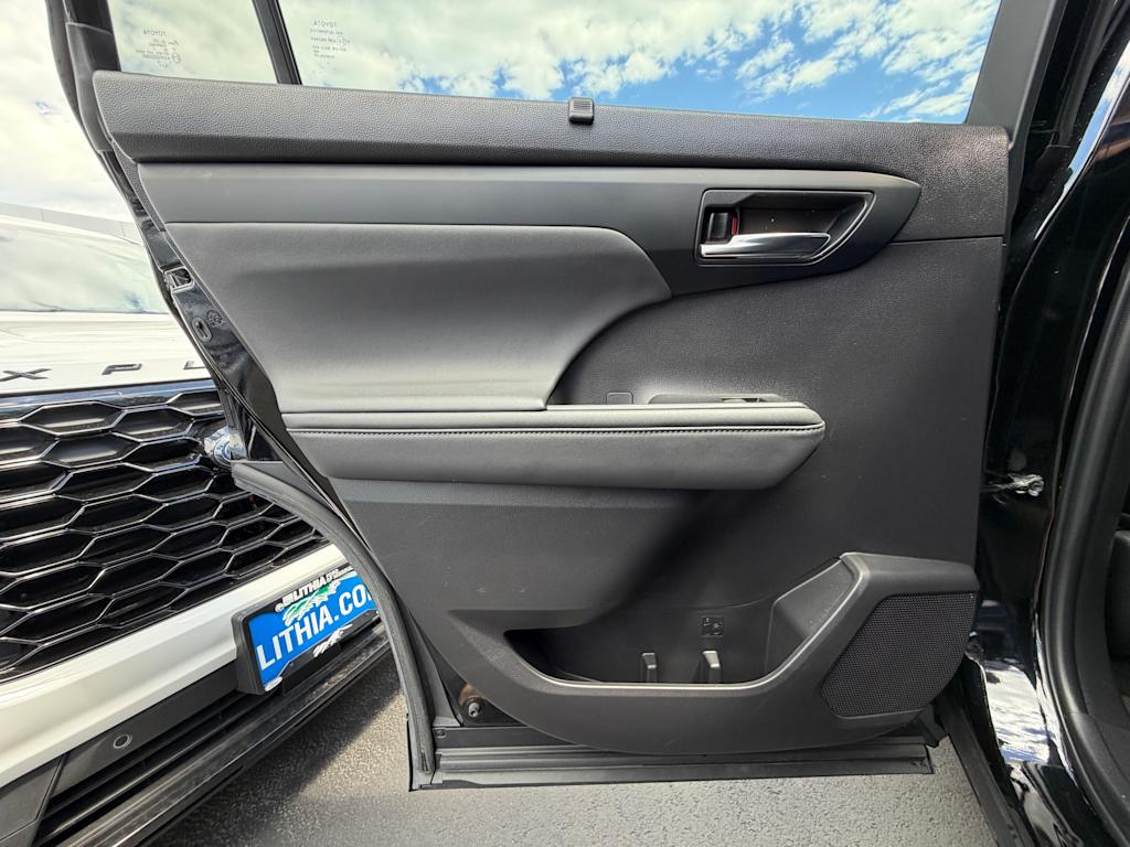 Thumbnail: 2022 Toyota Highlander - 24