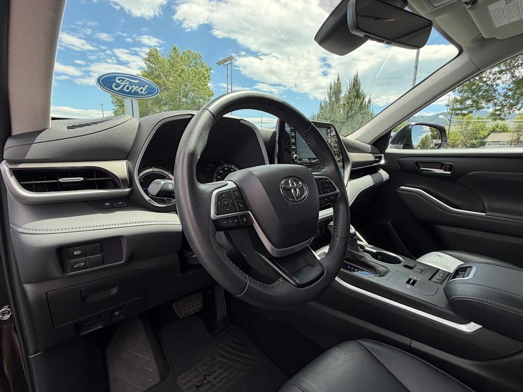 Thumbnail: 2022 Toyota Highlander - 2