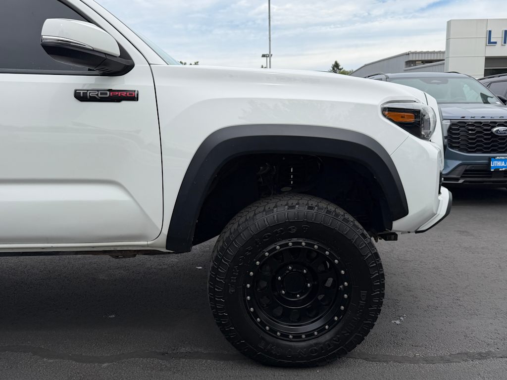 Thumbnail: 2017 Toyota Tacoma - 6