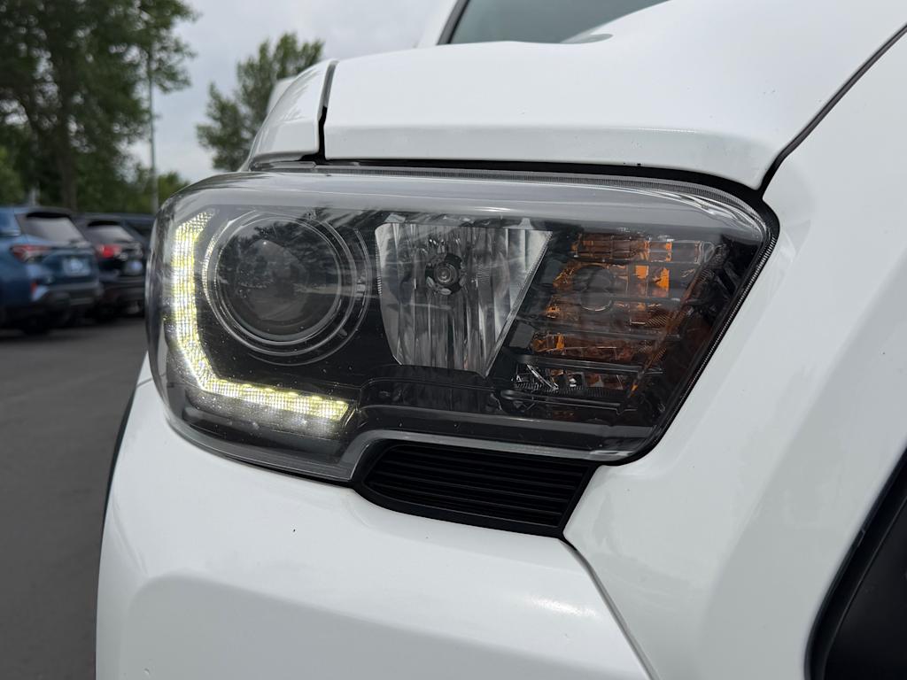 Thumbnail: 2017 Toyota Tacoma - 16