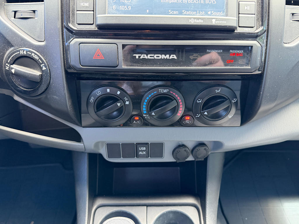 Thumbnail: 2015 Toyota Tacoma - 21