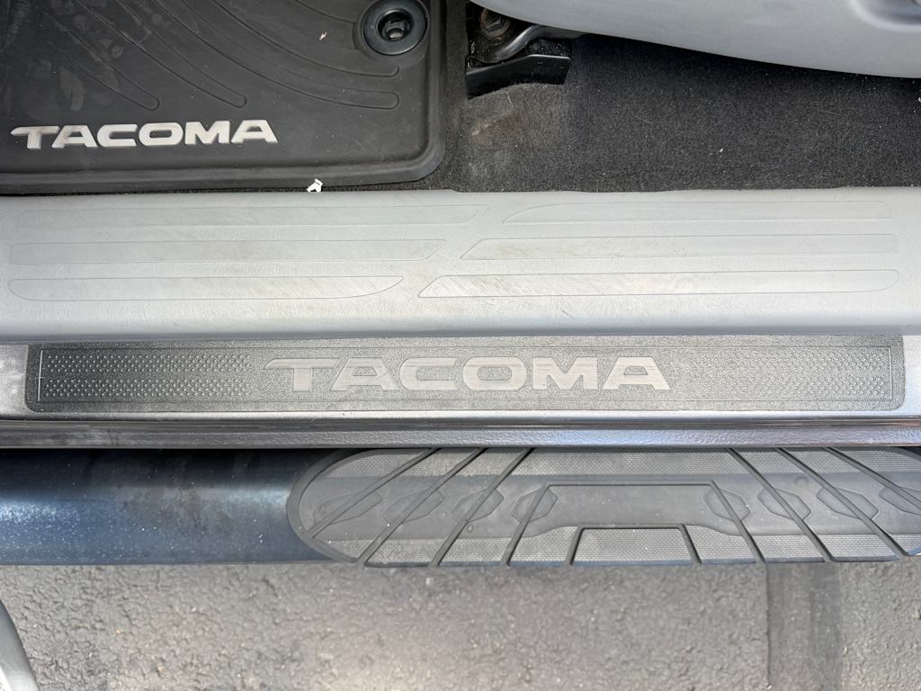Thumbnail: 2015 Toyota Tacoma - 6