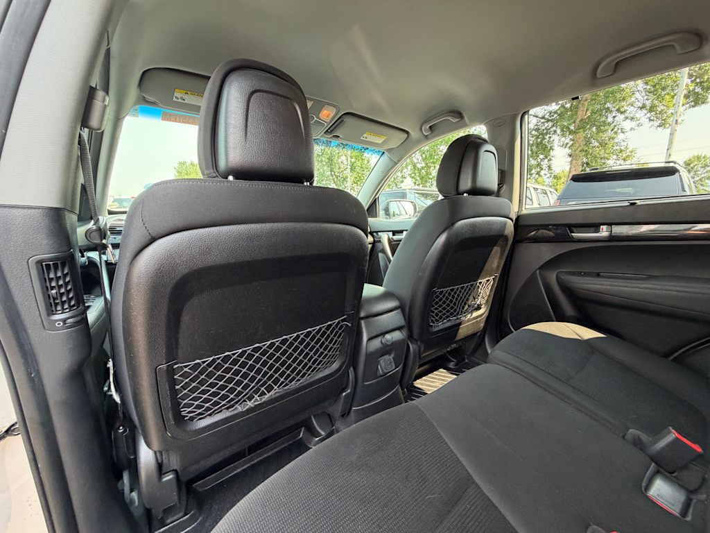 Thumbnail: 2014 Kia Sorento - 28